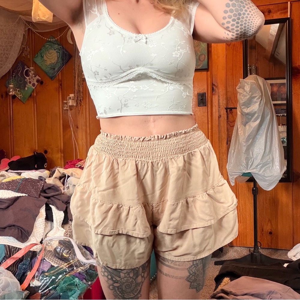 Beige Ruffled Shorts size M